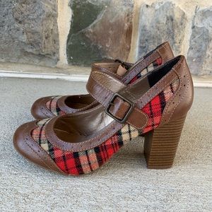 Adorable Mudd Chunky Heels